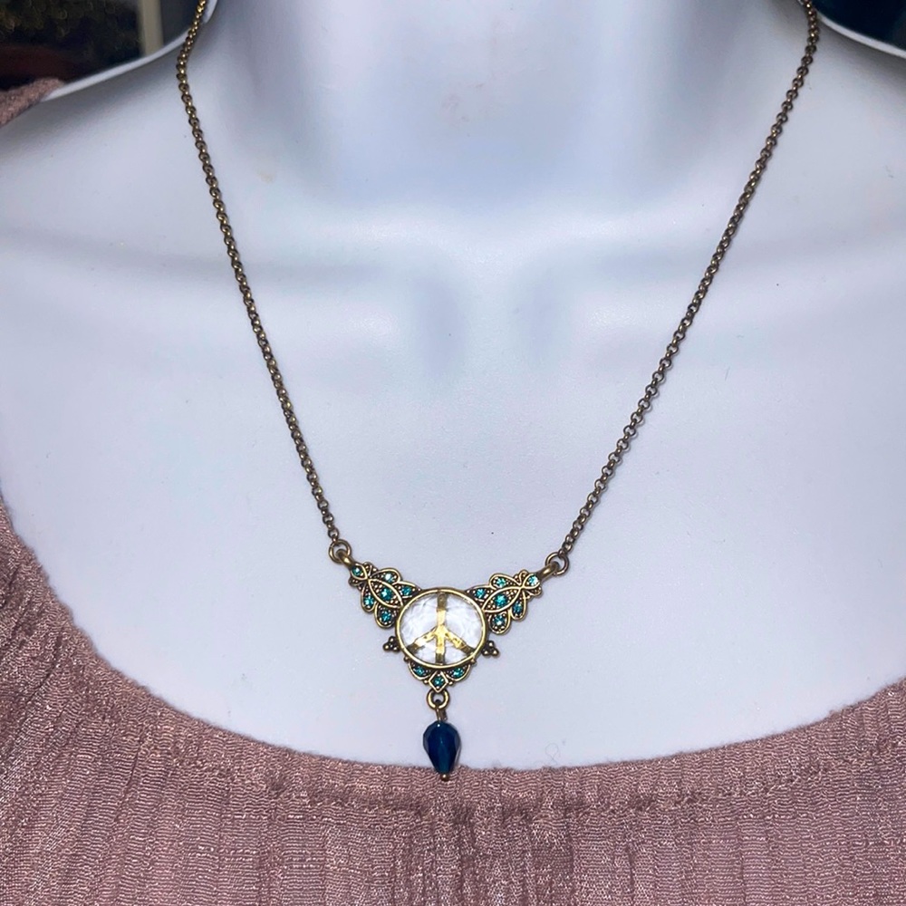 Women's necklace with blue stones 📿